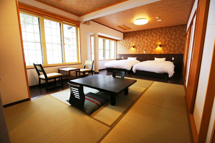 Room 10 of 28