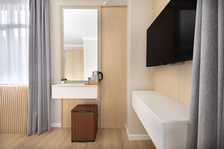 Room 44 of 71