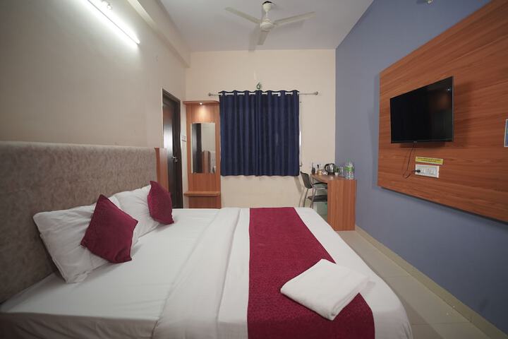 Room 9 of 18