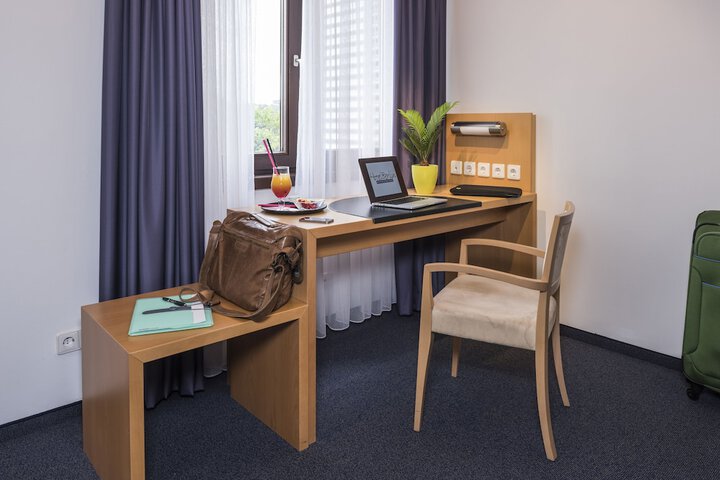 Room 9 of 37
