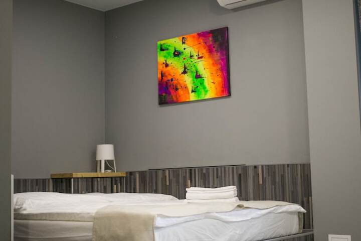 Room 10 of 31