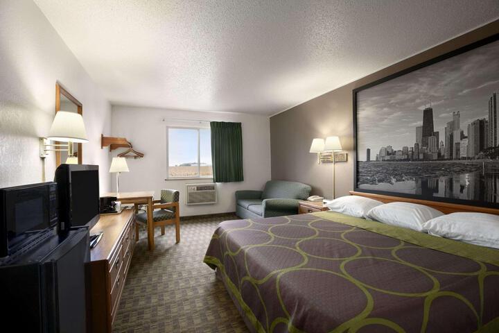 1 King Bed (2 of 6)
