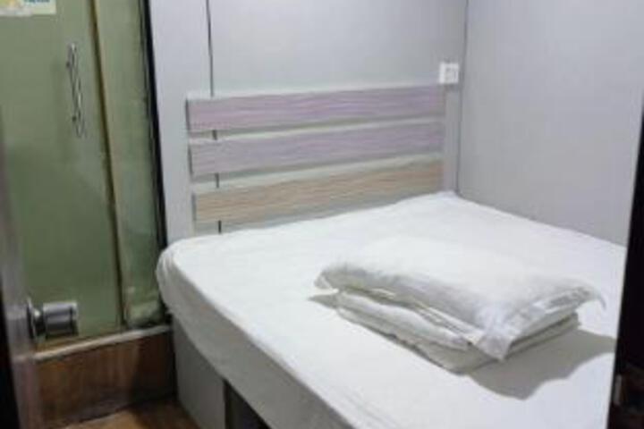 Room 7 of 8