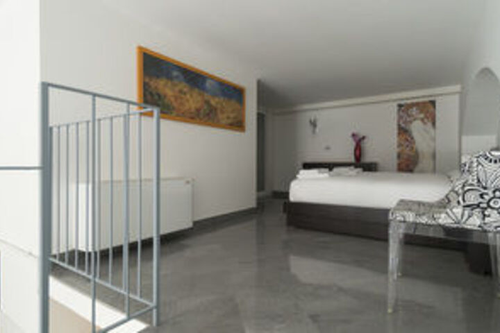 Room 9 of 24