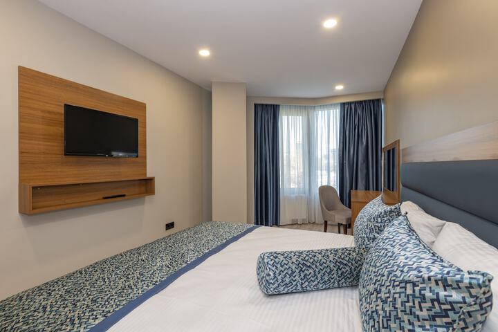 Room 7 of 32