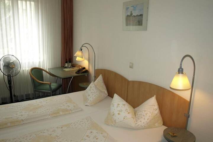 Room 14 of 37