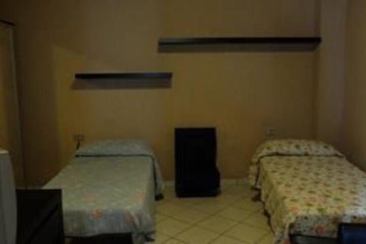 Room 4 of 11