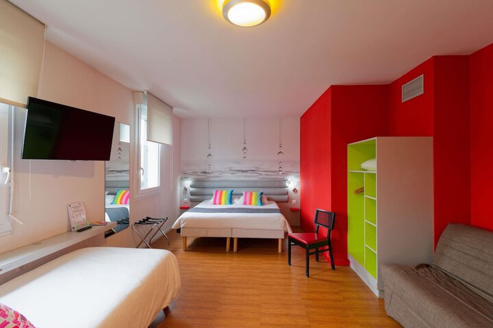 Room 28 of 44