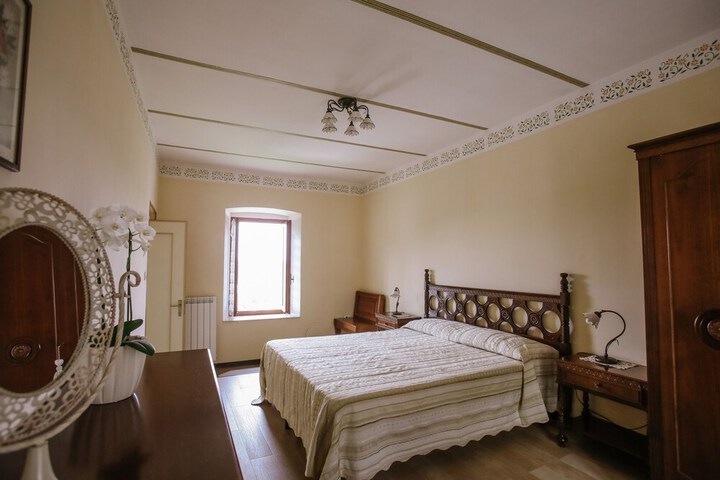 Room 4 of 40