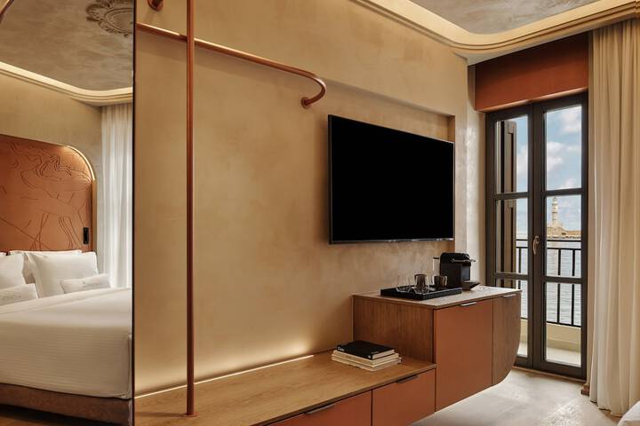 Room 7 of 24