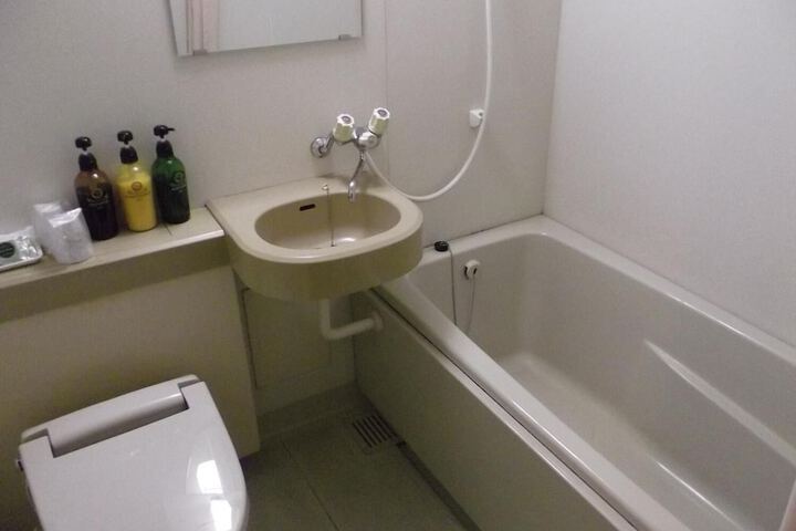 Room 11 of 31