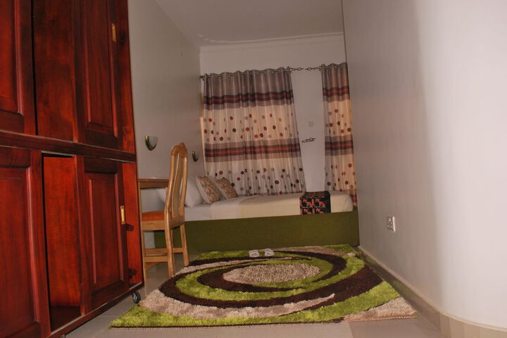 Room 8 of 182