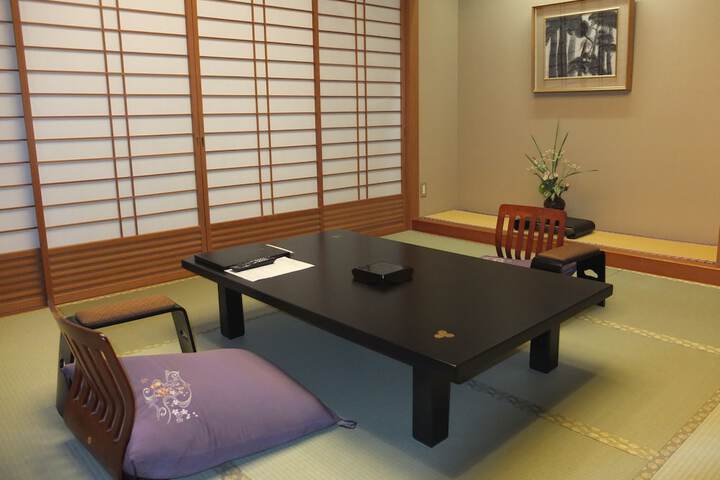 Room 17 of 77