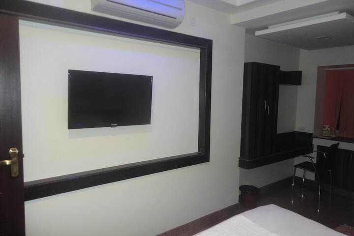 Room 2 of 8