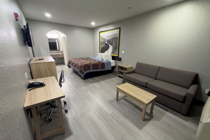 Room 9 of 25