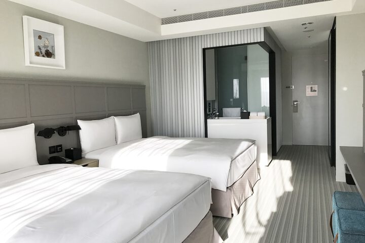 Room 6 of 83