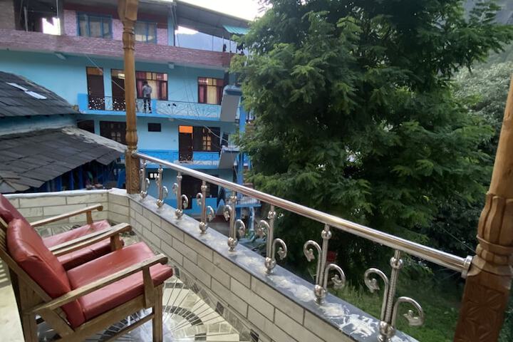 Room 5 of 27