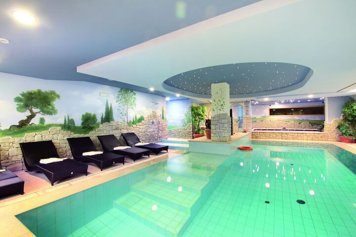 Hotel with Pool