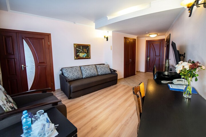 Room 10 of 46