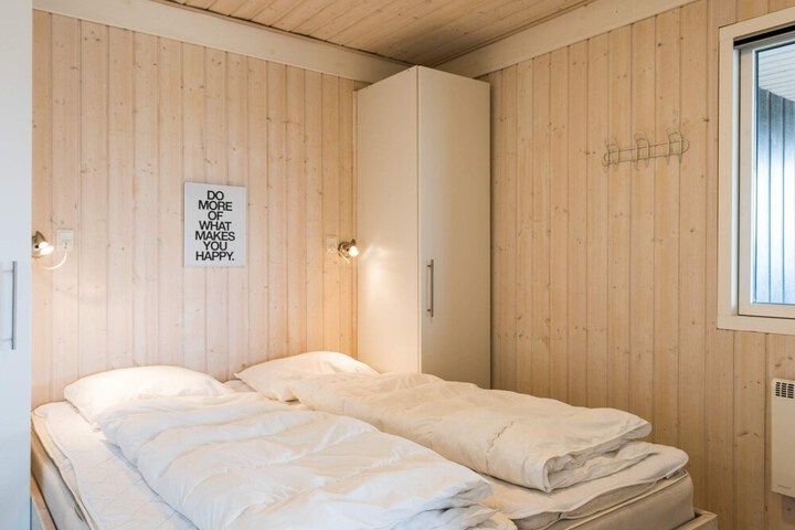 Room 7 of 37