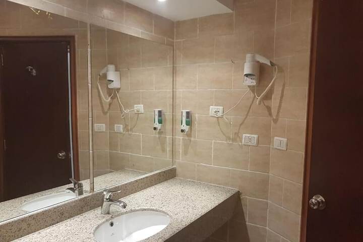 Room 30 of 142