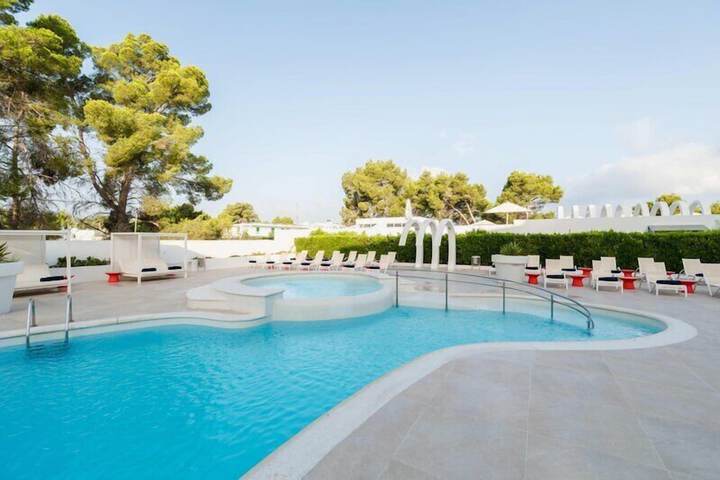 Pool Hotel