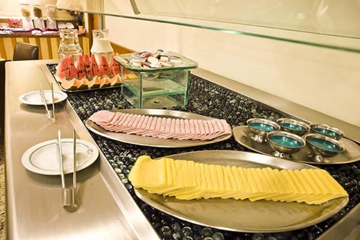 Dining 54 of 61