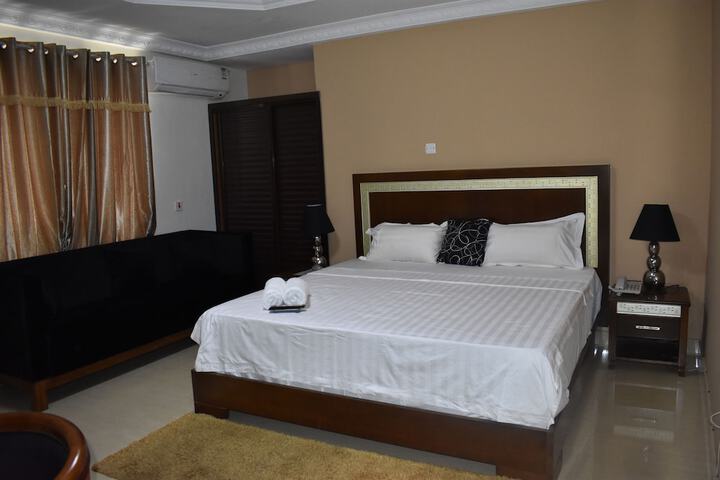 Room 10 of 30