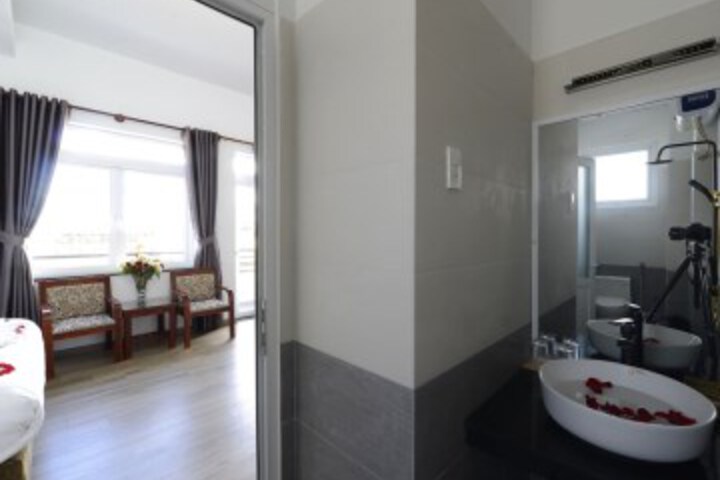 Room 5 of 42