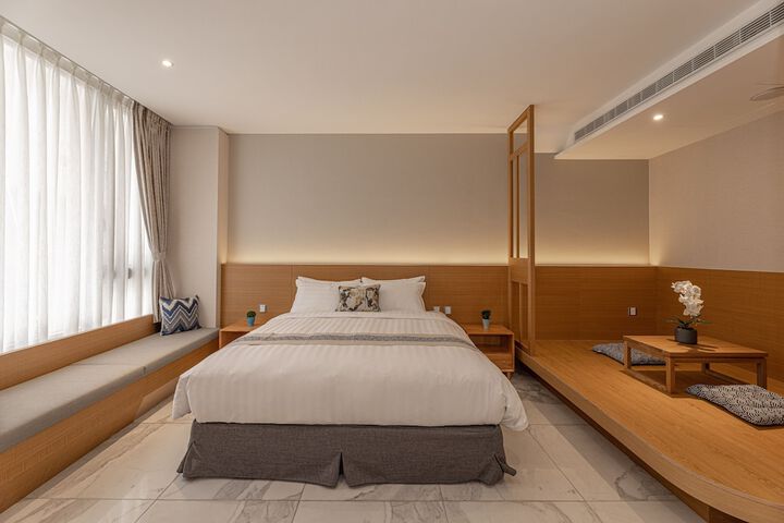 Room 10 of 42