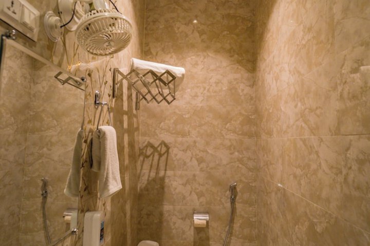 Room 28 of 49