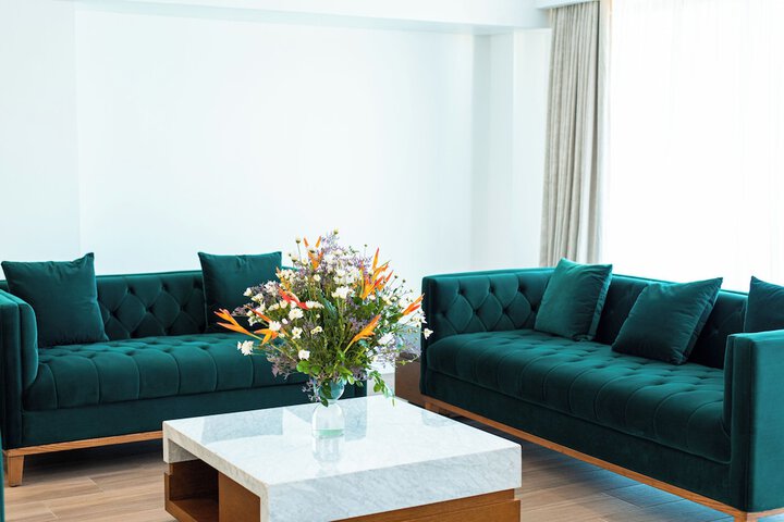 Lounge 63 of 66