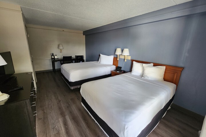 2 Double Beds (2 of 9)
