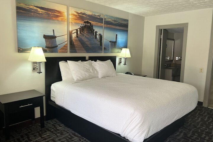 1 King Bed (4 of 34)