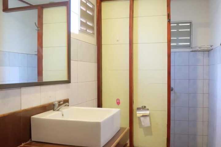 Room 32 of 67