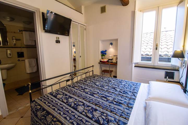 Room 21 of 35