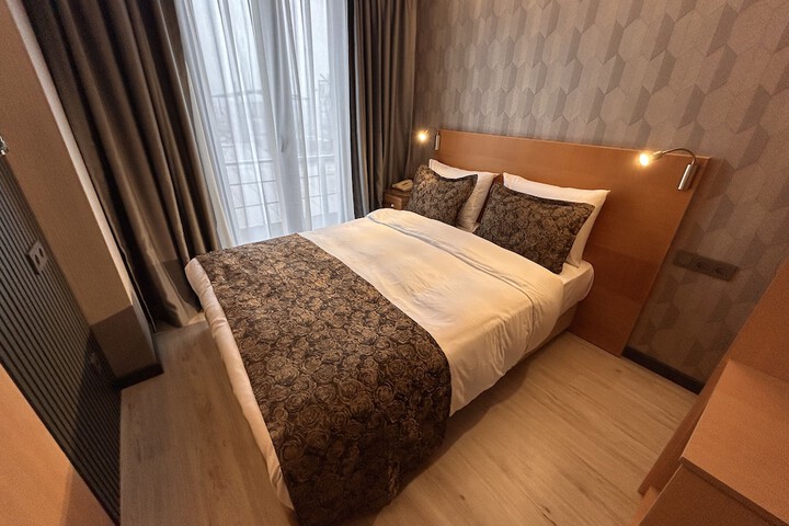 Room 9 of 27