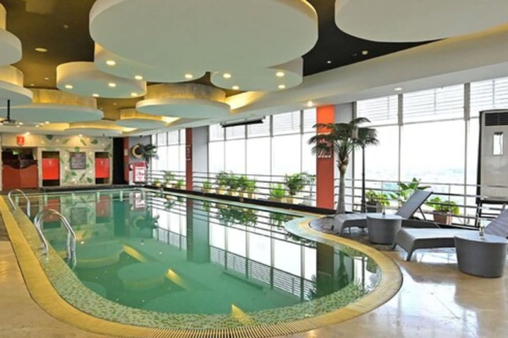 Hotel with Pool