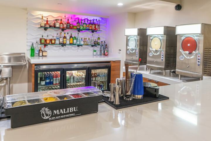 Poolside bar