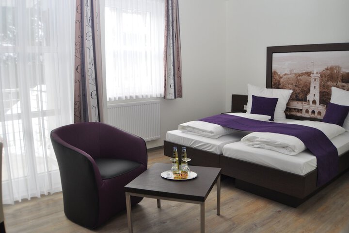 Room 4 of 76