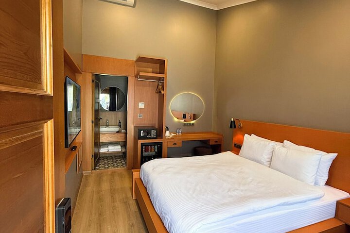 Room 6 of 151