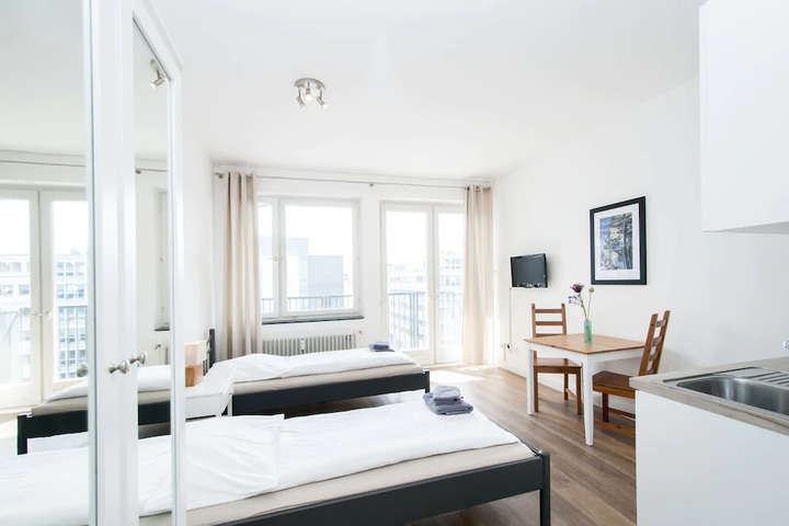 Room 2 of 10