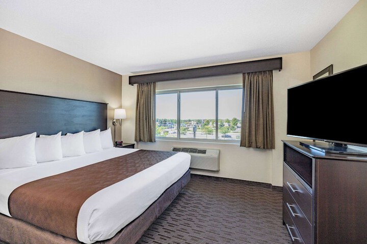 1 King Bed (7 of 12)