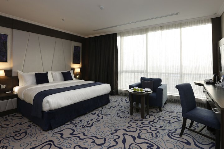 Room 15 of 77