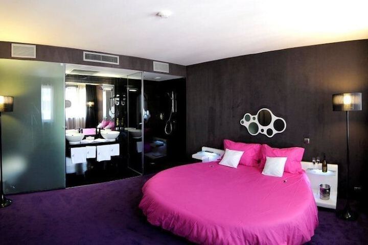 Room 15 of 49