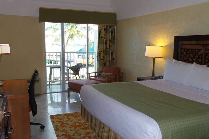 Room 4 of 87