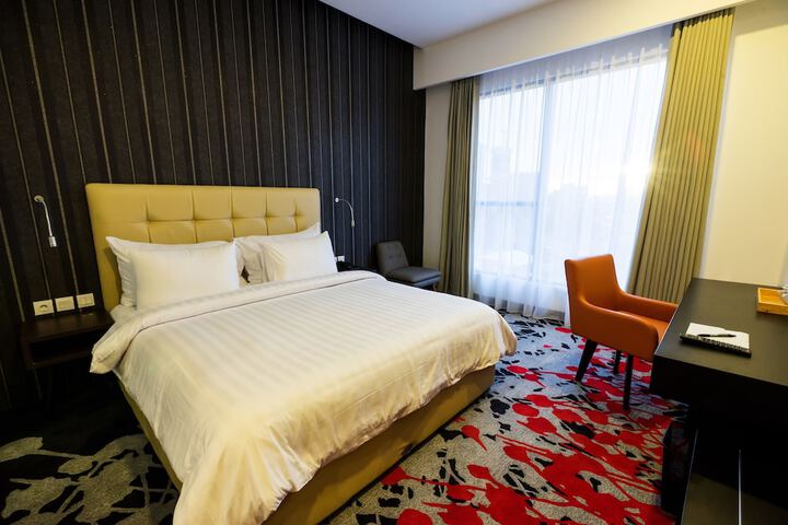 Room 3 of 32