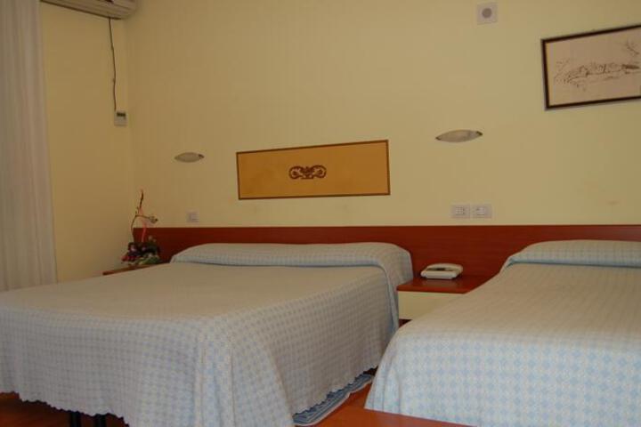 HOTEL IDEAL