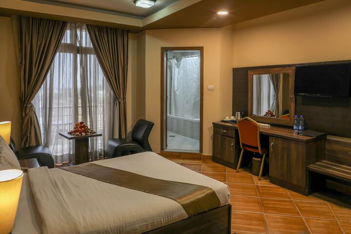 Room 9 of 40