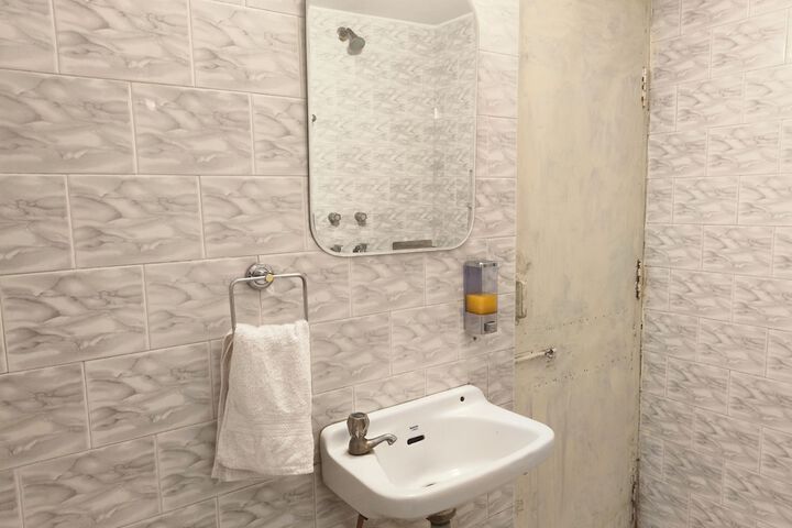 Room 28 of 32